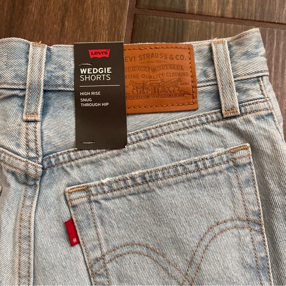 NWT Levi’s High Rise Wedgie Shorts in Awesome Street Sz 25 - Picture 7 of 9